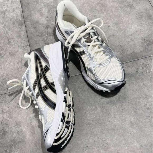 Athletic_Shoes